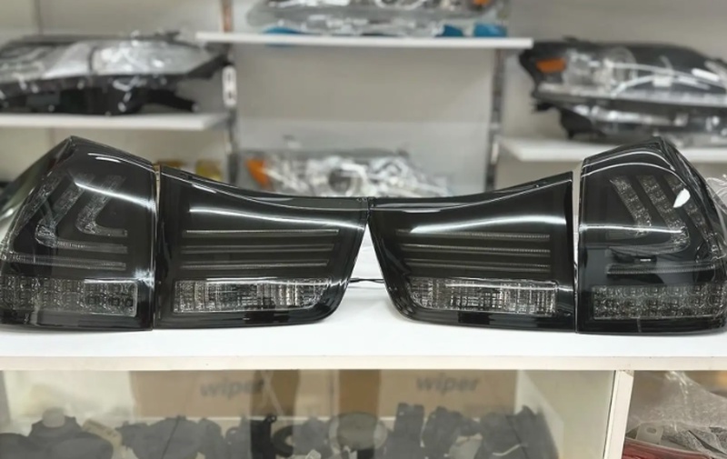 Задние стоп фары черный на Lexus RX330/350/400h